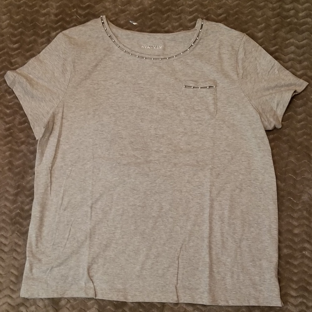Grey t-shirt